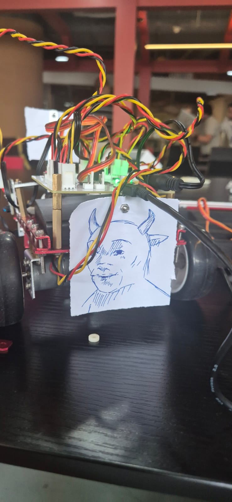 Roboter mit zwei Gesichtern