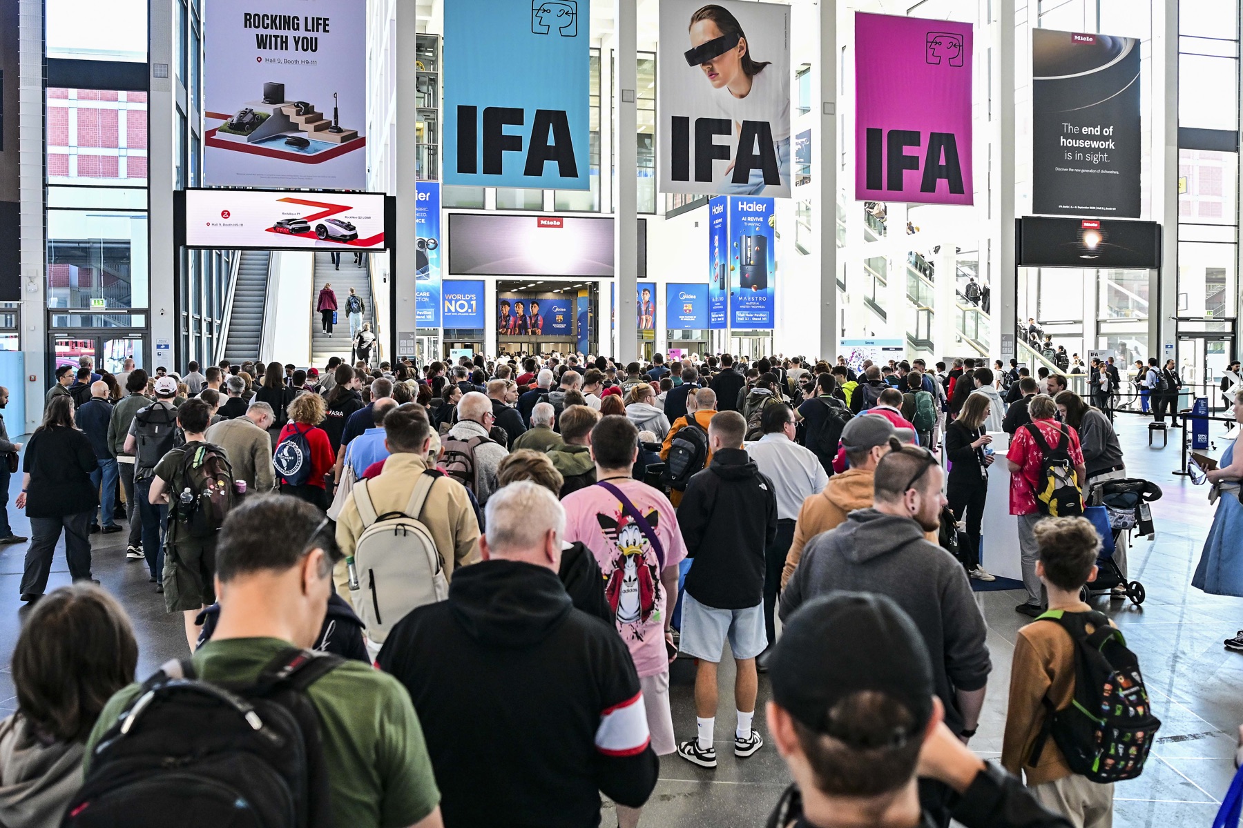 IFA 2026. Der Roboter holt Popcorn - 12