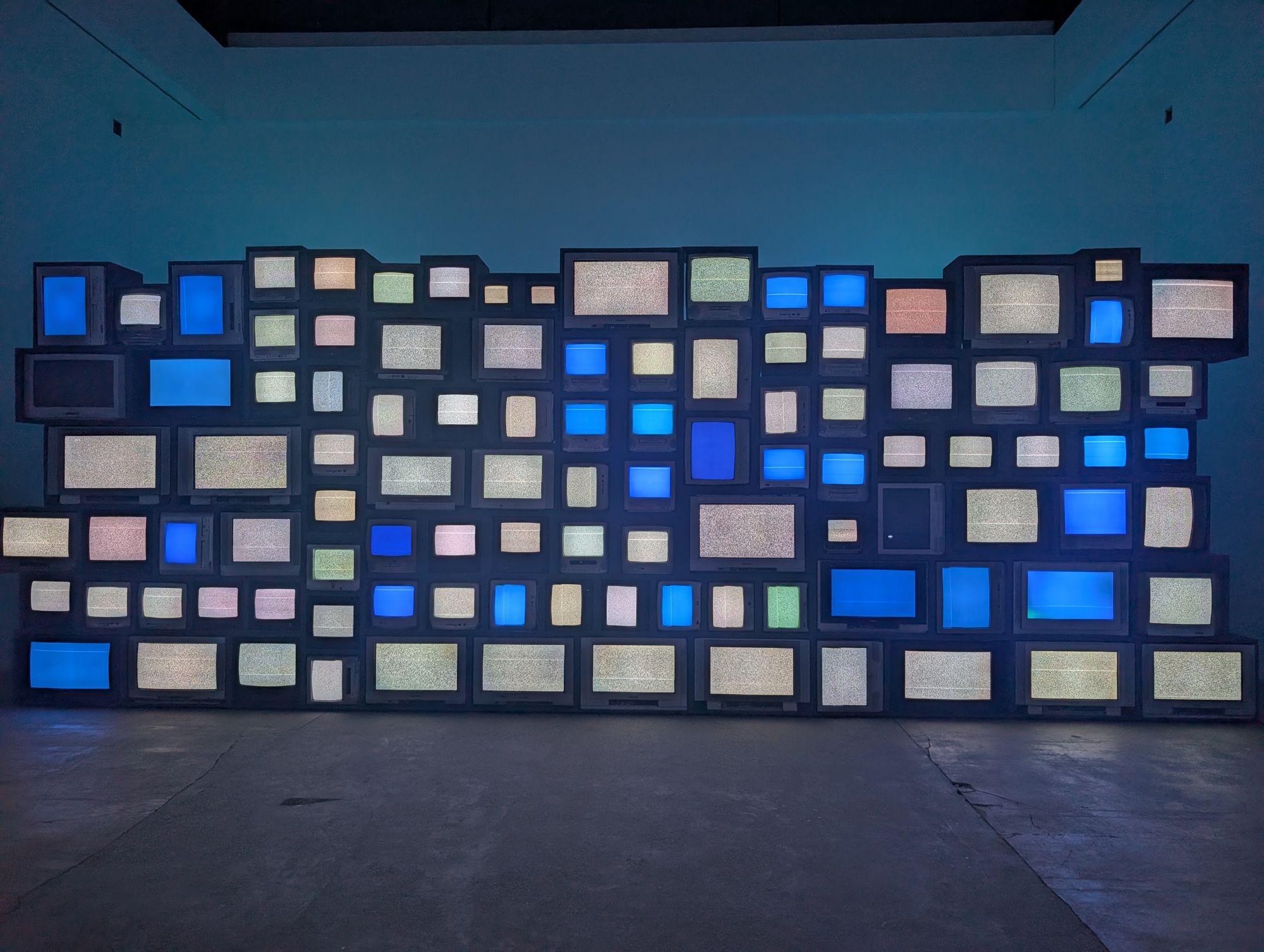 Susan Hiller. Das Jenseits sendet auf allen Kanälen